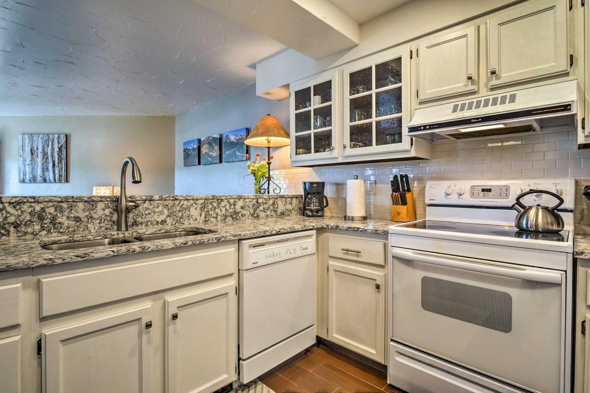 Cozy Ski-Inandski-Out Breckenridge Condo Mtn Views! Exterior photo
